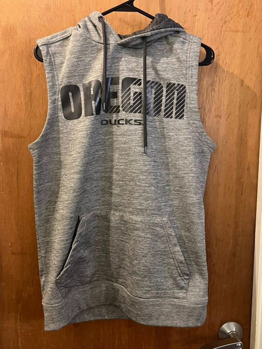 🐻Size M - Colosseum - Oregon Ducks - Gray Sleeveless Sweatshirt Hoodie
